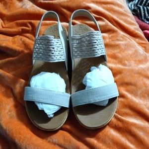 Sketchers sandals size 8.5 , Nude in color